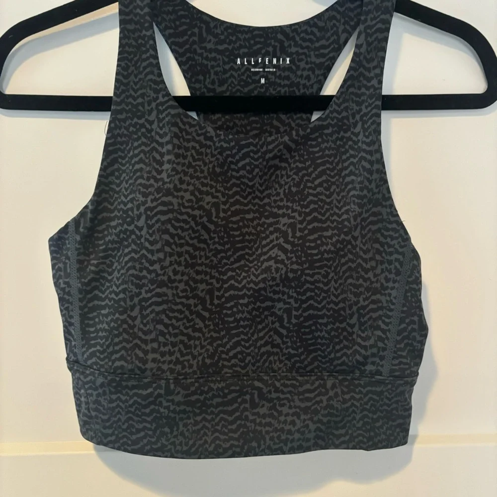 ALLFENIX- SZ M Black Sport Bra/ Lounge Crop Top - Picture 1 of 9